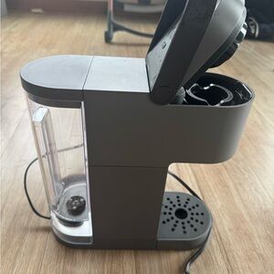 Keurig Compact Coffee Brewer in Black + k cups